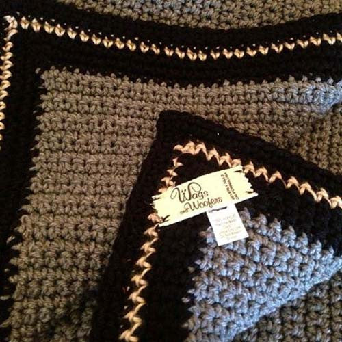 Dogquette BlanketDO1046 corner detailGrey/Black/Creme 31"x31"